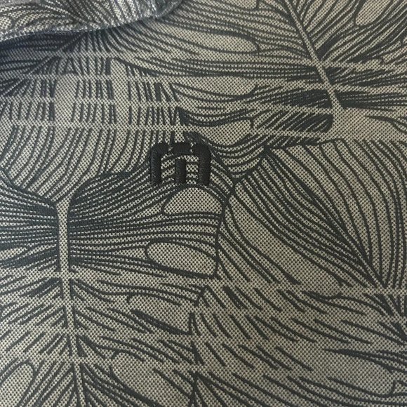 Travis Miller men’s L floral blue golf  shirt in excellent condition - Picture 6 of 7